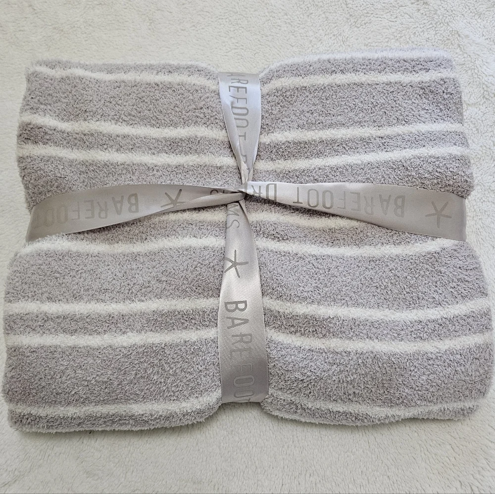 NEW! Barefoot Dreams CozyChic Throw Blanket - Picture 2 of 4